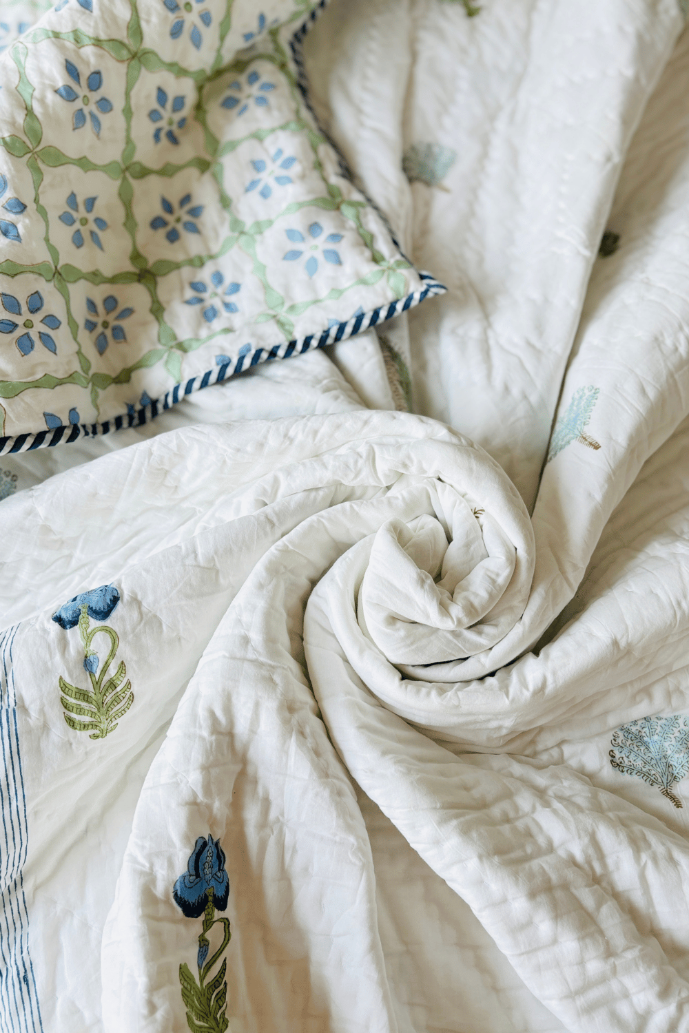 Azure Trellis Handblock Printed Reversible Mulmul Cotton Quilt Double